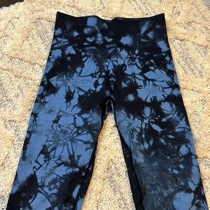 Blue/black tie dye leggings